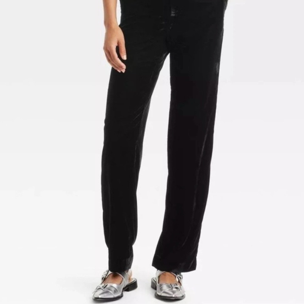 NWT- A New Day Woman’s High Rise Black Velvet Straight Leg Trouser Sz 6